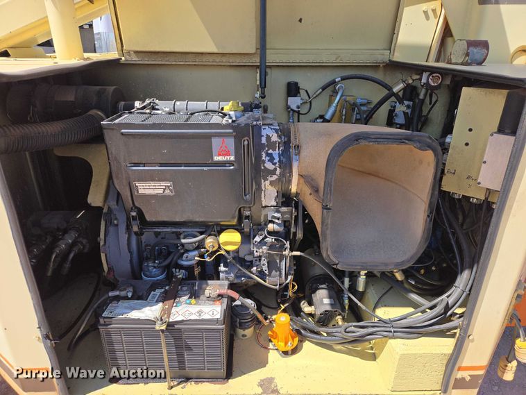image for item ER1573 1993 JLG 60HA boom lift