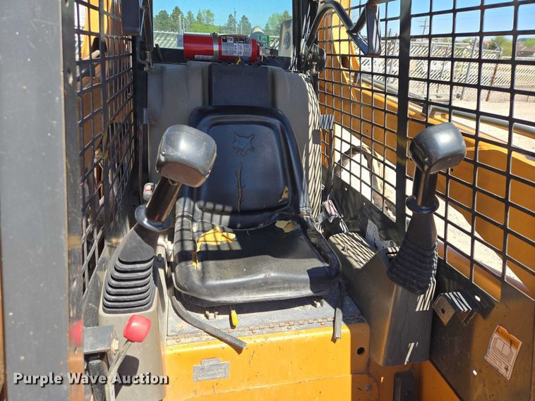 image for item ER1574 2006 Case 435 skid steer loader