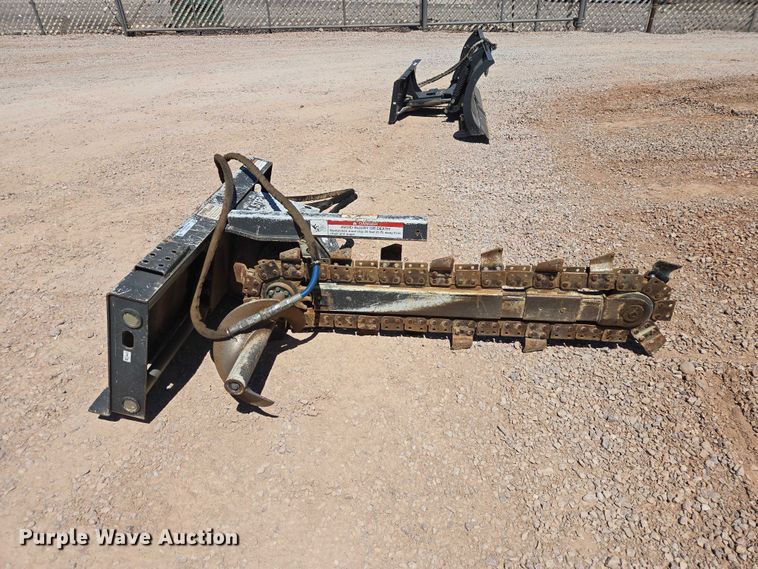 image for item ER1577 2015 Bobcat LT313 skid steer trencher