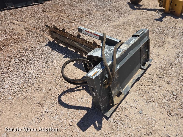 image for item ER1577 2015 Bobcat LT313 skid steer trencher