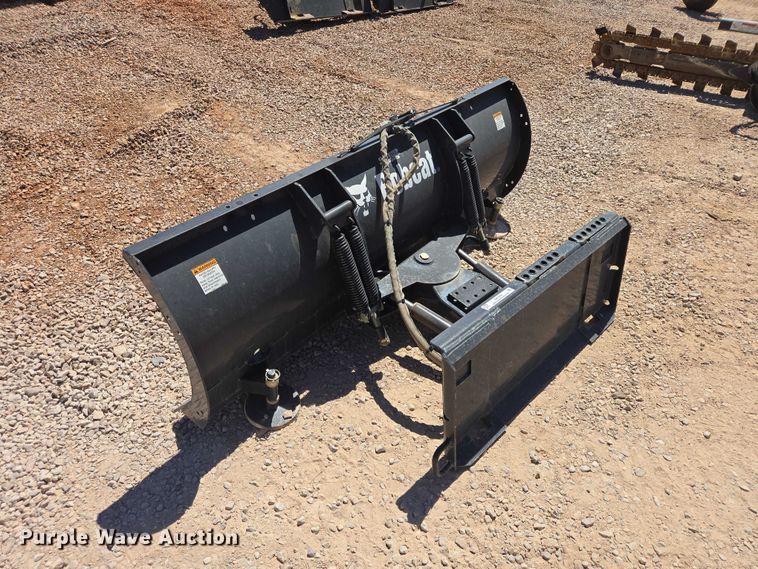 image for item ER1578 2010 Bobcat 84 Snow Blade skid steer snow plow