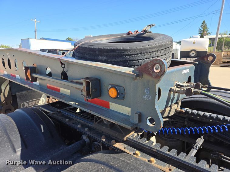 image for item ER1579 1990 Aspen lowboy equipment trailer