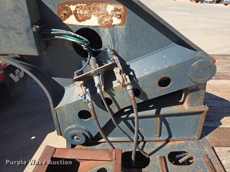 image for item ER1579 1990 Aspen lowboy equipment trailer