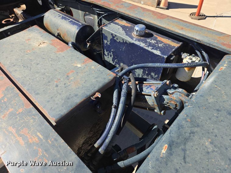 image for item ER1579 1990 Aspen lowboy equipment trailer