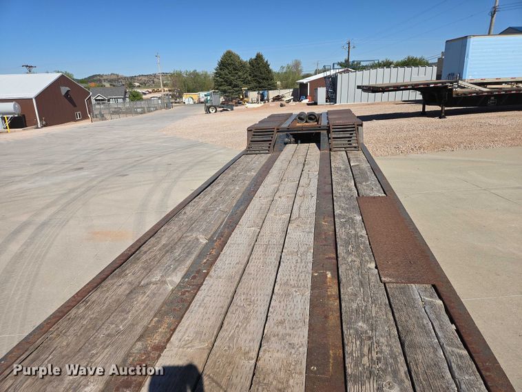 image for item ER1579 1990 Aspen lowboy equipment trailer
