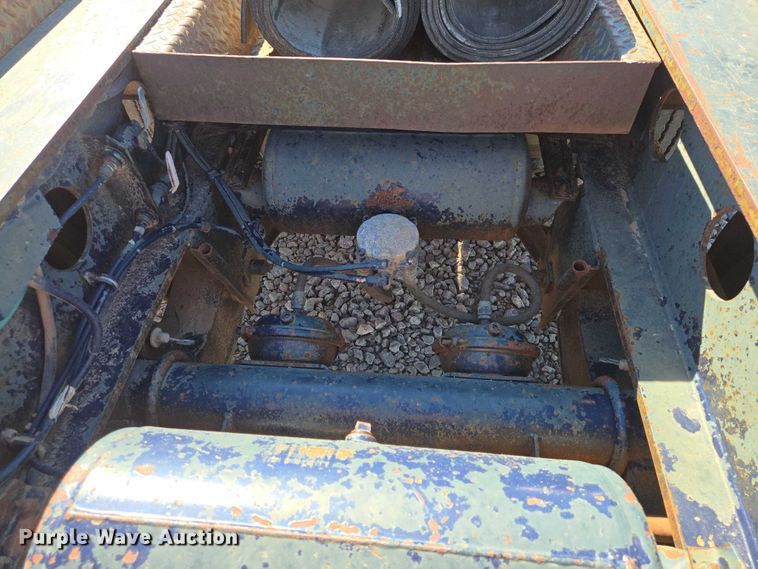 image for item ER1579 1990 Aspen lowboy equipment trailer