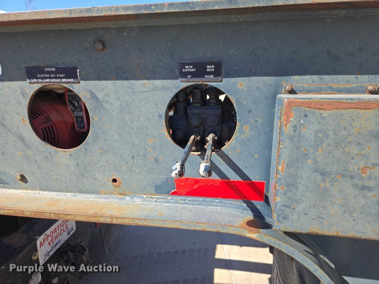 image for item ER1579 1990 Aspen lowboy equipment trailer