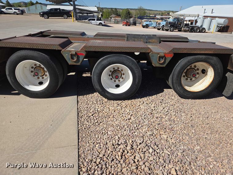 image for item ER1579 1990 Aspen lowboy equipment trailer