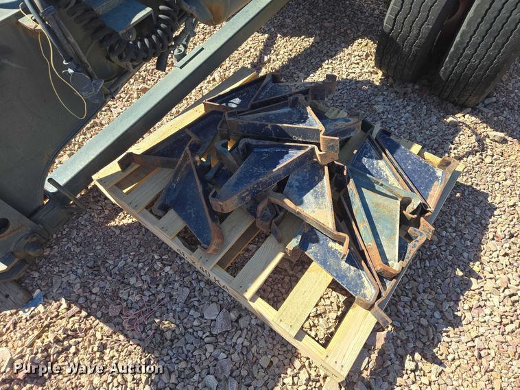 image for item ER1579 1990 Aspen lowboy equipment trailer