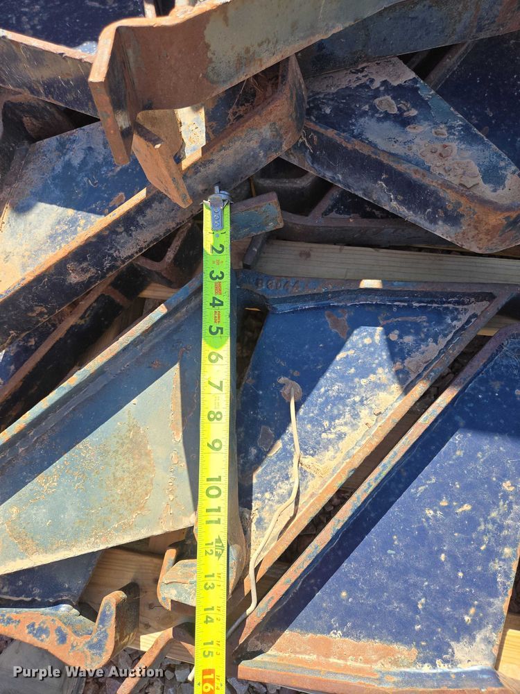 image for item ER1579 1990 Aspen lowboy equipment trailer