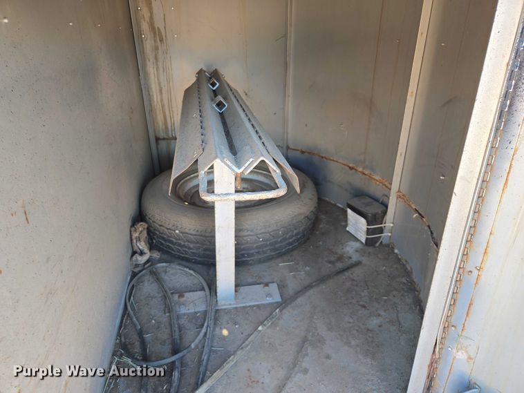 image for item ER1581 1991 CMWC Dynasty livestock trailer