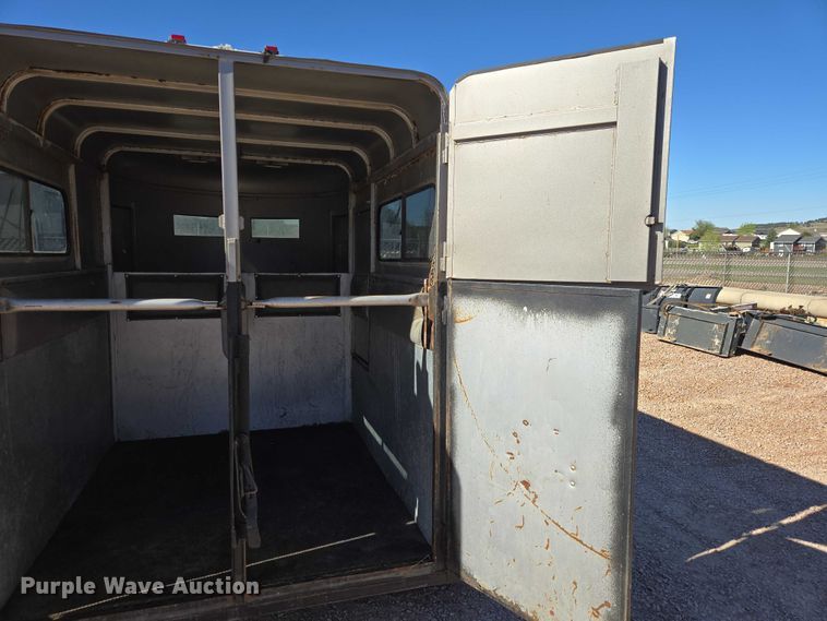 image for item ER1581 1991 CMWC Dynasty livestock trailer