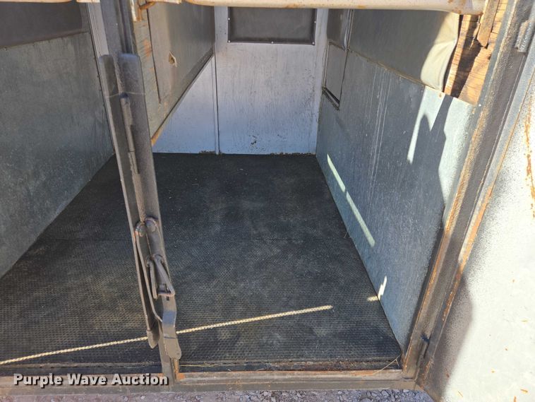 image for item ER1581 1991 CMWC Dynasty livestock trailer