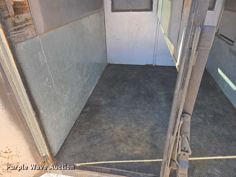 image for item ER1581 1991 CMWC Dynasty livestock trailer