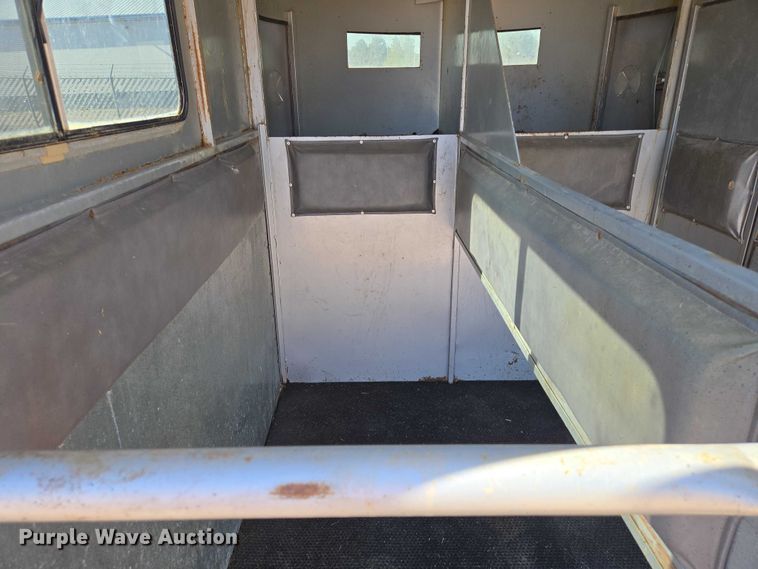 image for item ER1581 1991 CMWC Dynasty livestock trailer