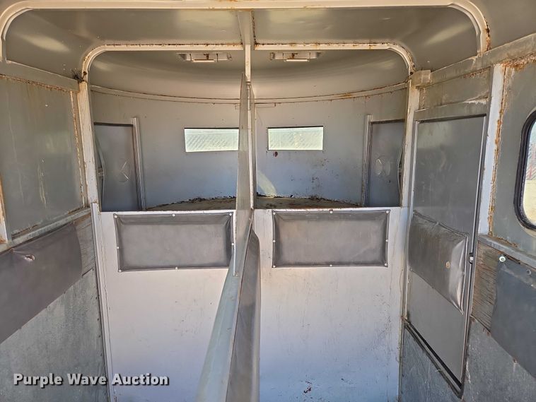 image for item ER1581 1991 CMWC Dynasty livestock trailer
