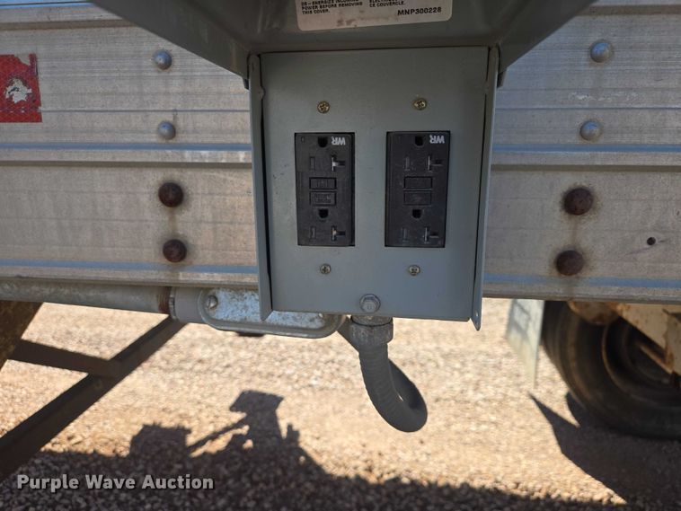 image for item ER1582 1975 American Trailers dry van trailer