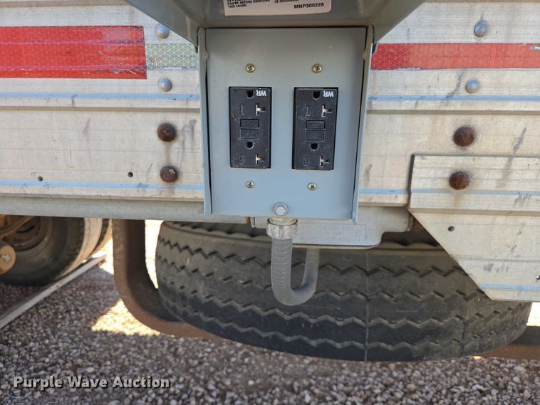 image for item ER1582 1975 American Trailers dry van trailer