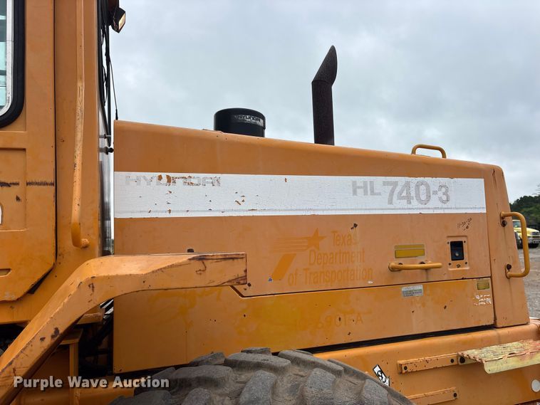 image for item ET2072 Hyundai HL740-3 wheel loader