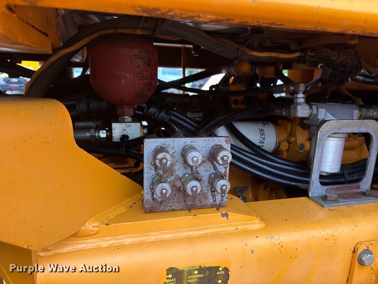 image for item ET2072 Hyundai HL740-3 wheel loader