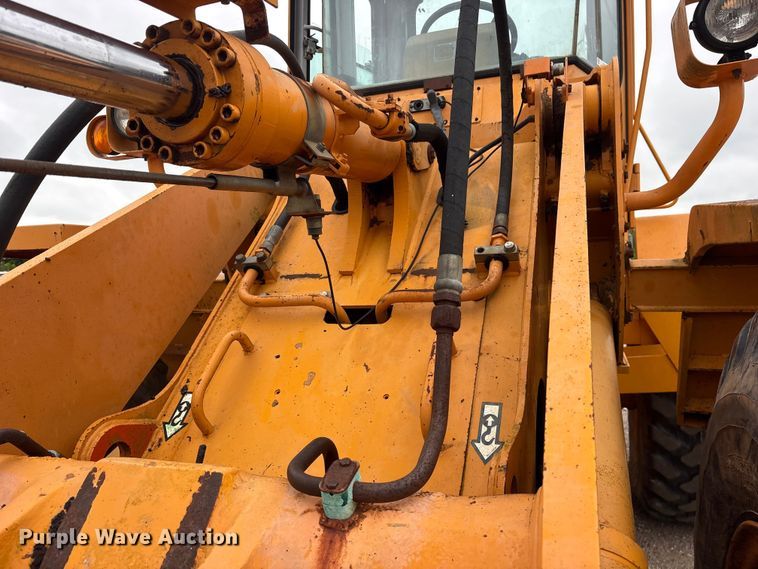 image for item ET2072 Hyundai HL740-3 wheel loader