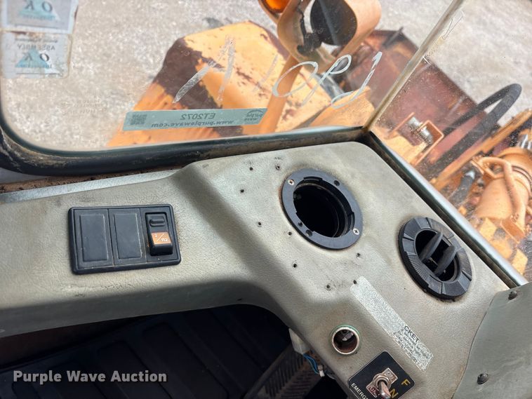 image for item ET2072 Hyundai HL740-3 wheel loader