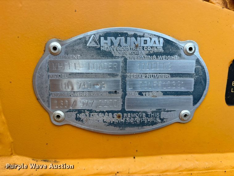 image for item ET2072 Hyundai HL740-3 wheel loader