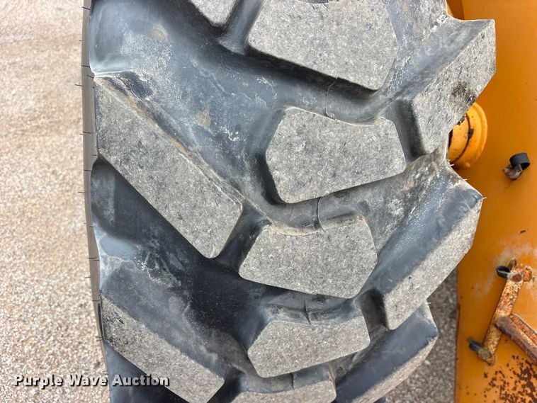 image for item ET2072 Hyundai HL740-3 wheel loader