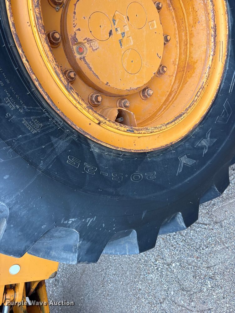 image for item ET2072 Hyundai HL740-3 wheel loader