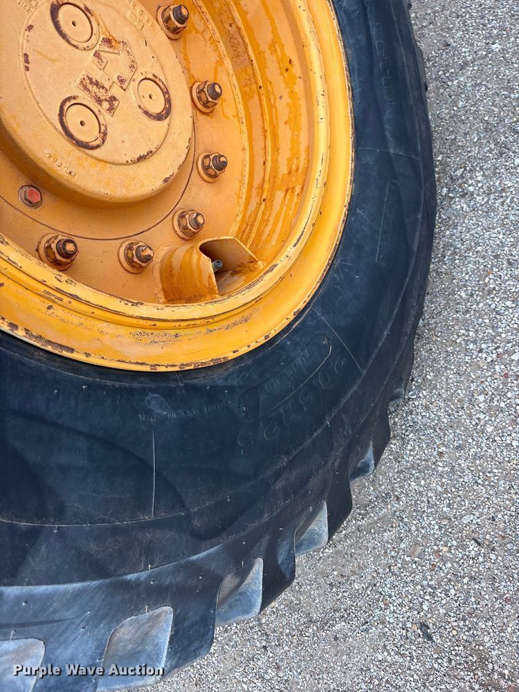 image for item ET2072 Hyundai HL740-3 wheel loader