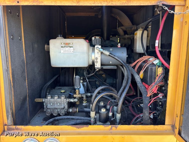 image for item ET2084 2013 Vermeer V500LE HD vacuum excavator