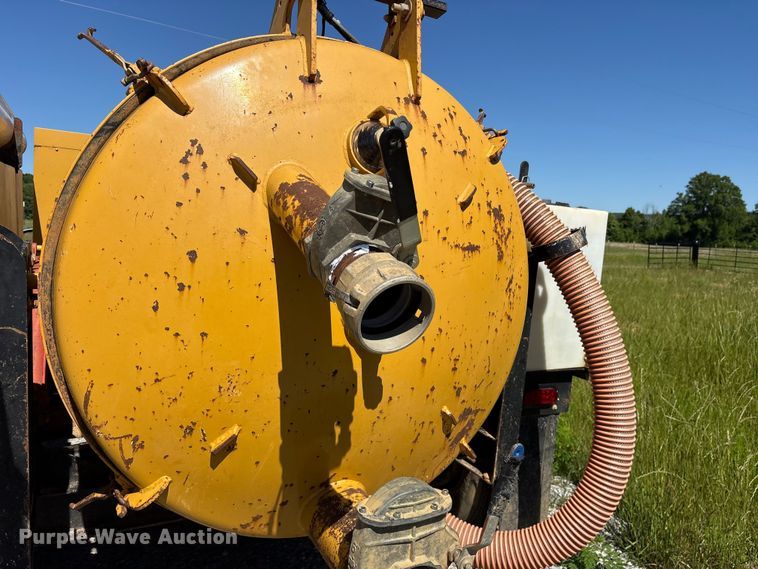 image for item ET2085 2010 Vermeer Vactron LP555SDT vacuum excavator