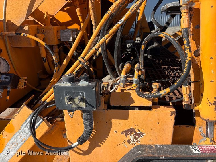 image for item ET2086 2001 LeeBoy L8560T paver