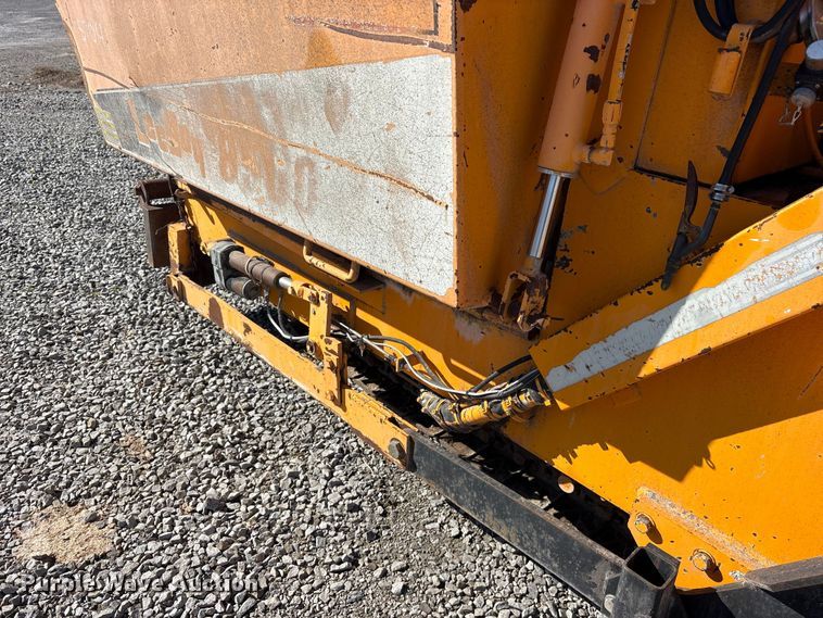 image for item ET2086 2001 LeeBoy L8560T paver