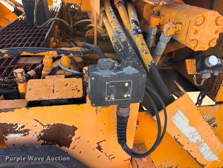 image for item ET2086 2001 LeeBoy L8560T paver