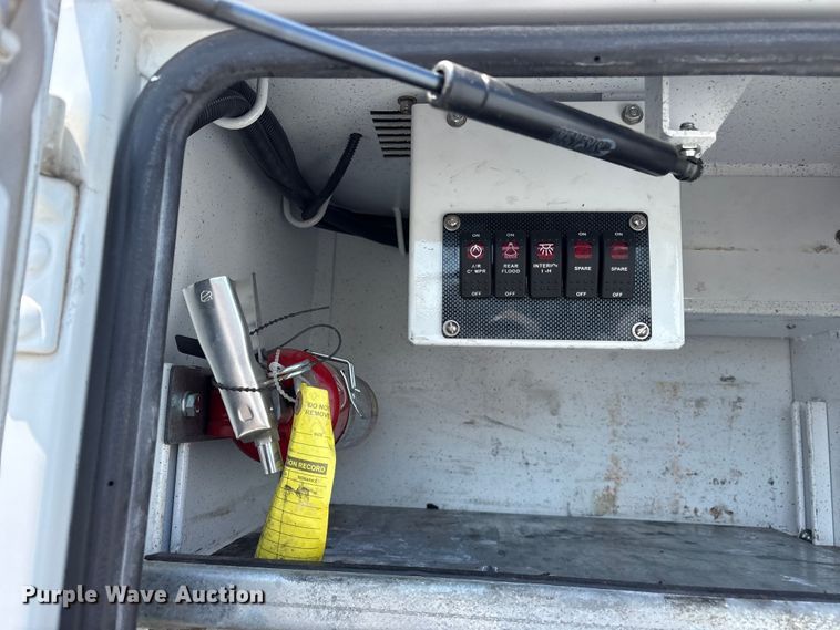image for item ET2091 2013 Ford F550 Super Duty utility / service truck
