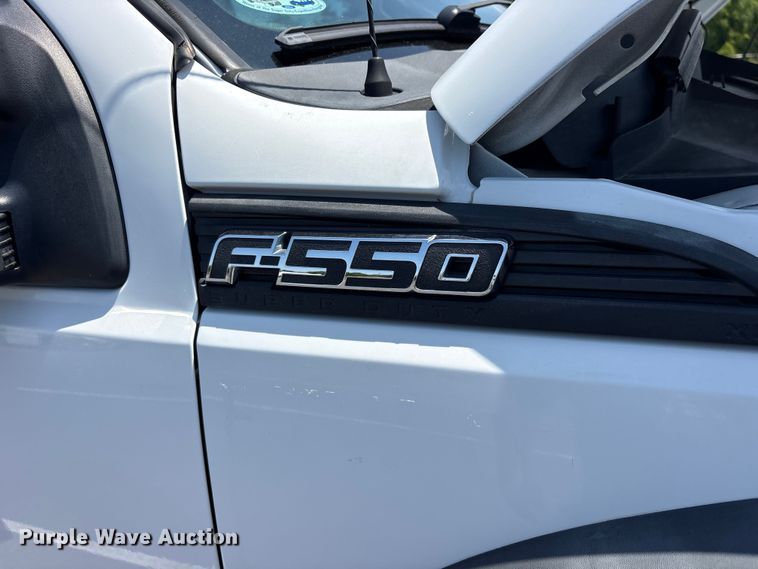 image for item ET2091 2013 Ford F550 Super Duty utility / service truck