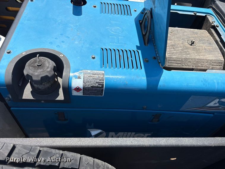 image for item ET2091 2013 Ford F550 Super Duty utility / service truck