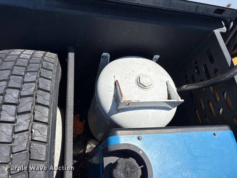 image for item ET2091 2013 Ford F550 Super Duty utility / service truck