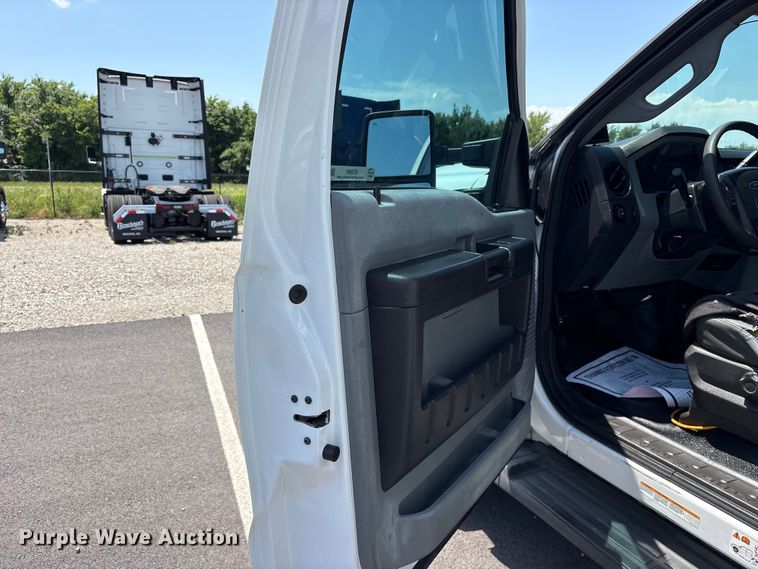 image for item ET2091 2013 Ford F550 Super Duty utility / service truck