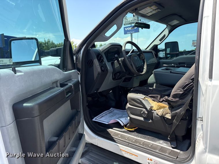 image for item ET2091 2013 Ford F550 Super Duty utility / service truck