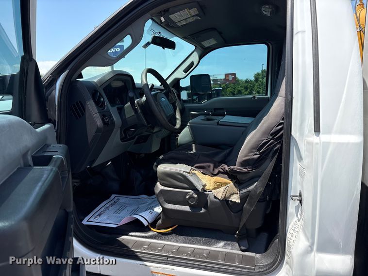 image for item ET2091 2013 Ford F550 Super Duty utility / service truck
