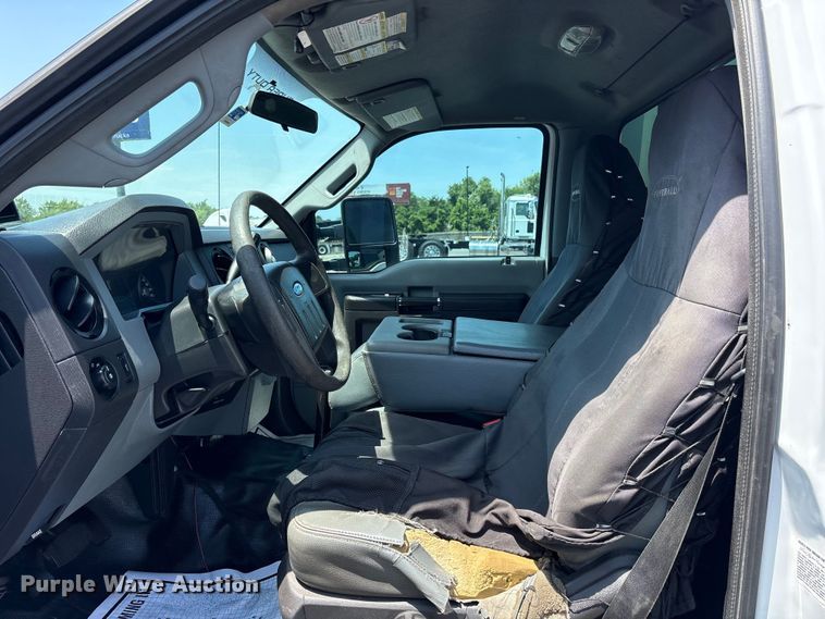 image for item ET2091 2013 Ford F550 Super Duty utility / service truck