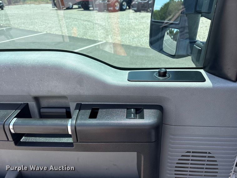 image for item ET2091 2013 Ford F550 Super Duty utility / service truck