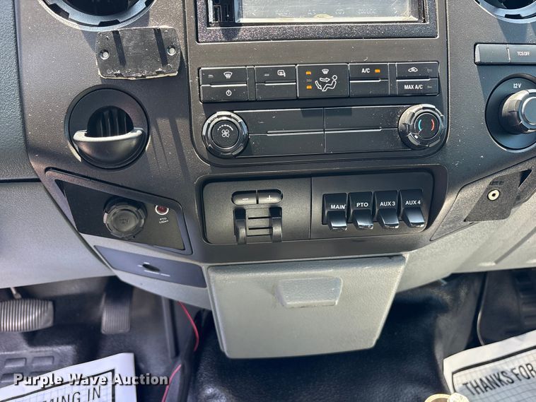 image for item ET2091 2013 Ford F550 Super Duty utility / service truck