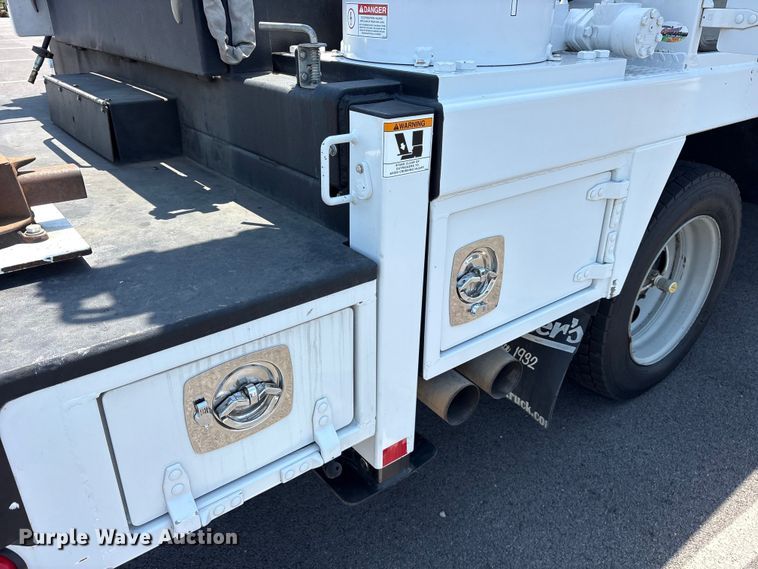 image for item ET2091 2013 Ford F550 Super Duty utility / service truck