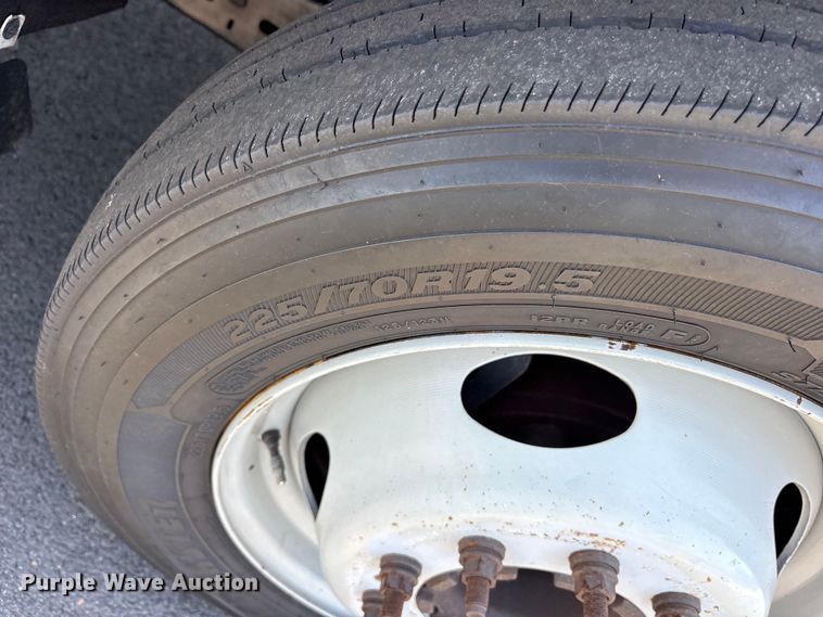 image for item ET2091 2013 Ford F550 Super Duty utility / service truck