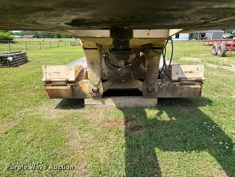 image for item ET2094 1992 Trail King TK100HD3-483 lowboy equipment trailer