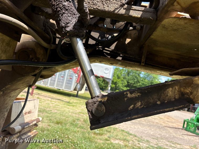 image for item ET2094 1992 Trail King TK100HD3-483 lowboy equipment trailer