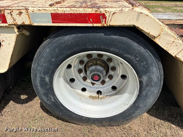 image for item ET2094 1992 Trail King TK100HD3-483 lowboy equipment trailer